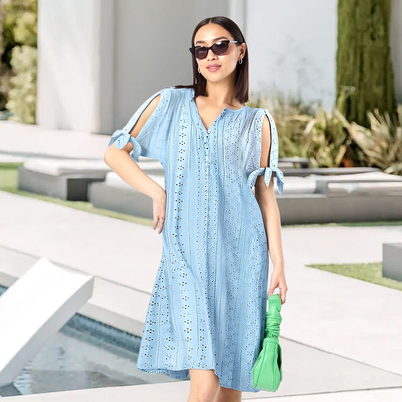 Elegante vestido de mujer con cuello en V y detalles calados