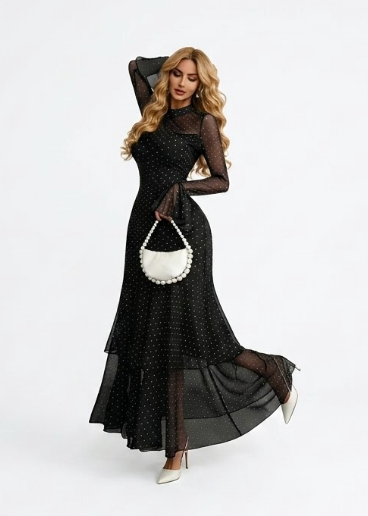 Elegante vestido de noche con cuello alto y abertura