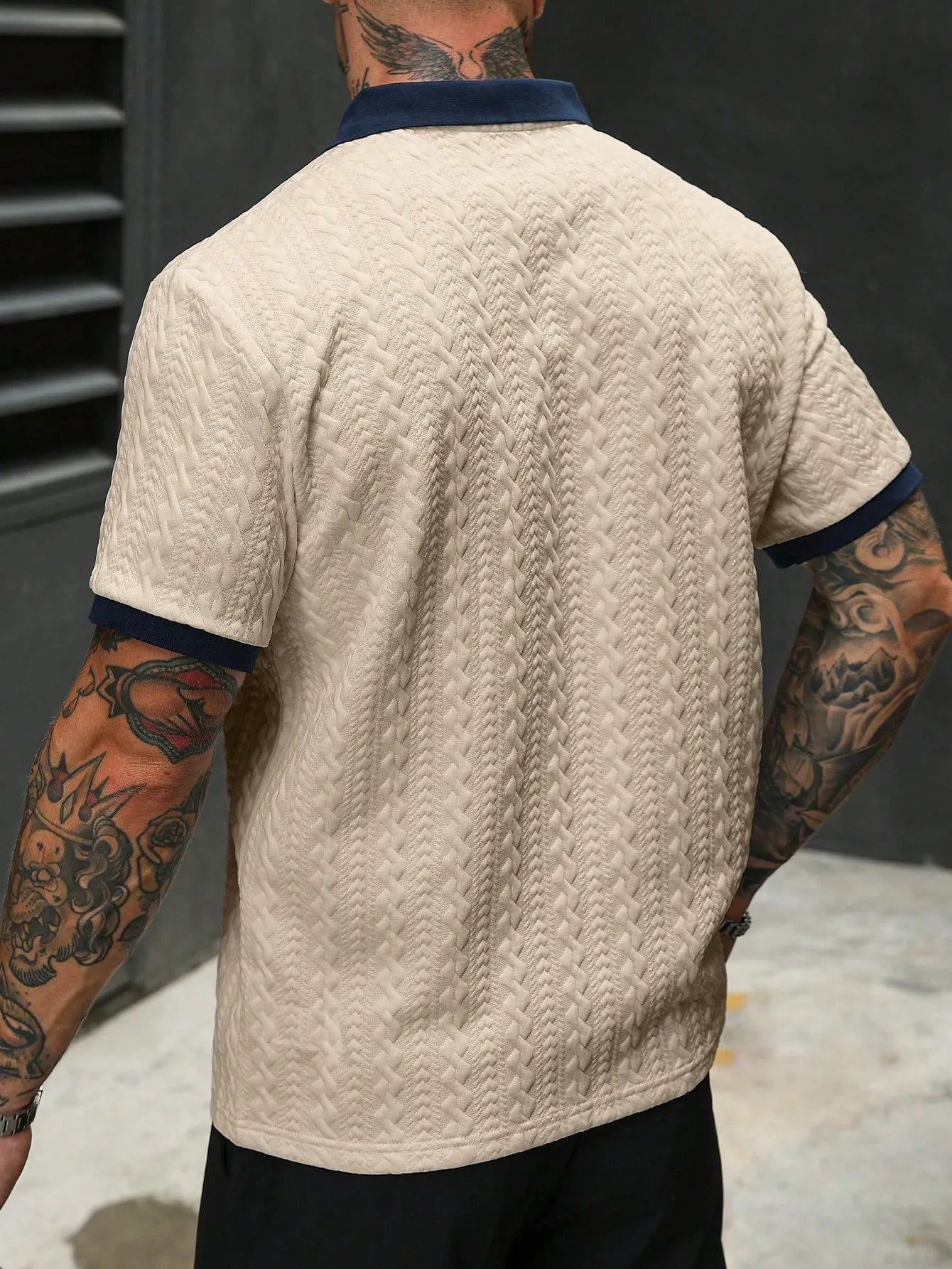 Camiseta para hombre con estampado texturizado
