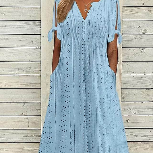 Elegante vestido de mujer con cuello en V y detalles calados