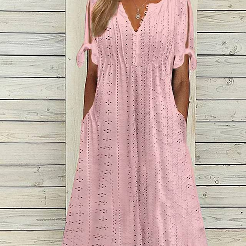 Elegante vestido de mujer con cuello en V y detalles calados
