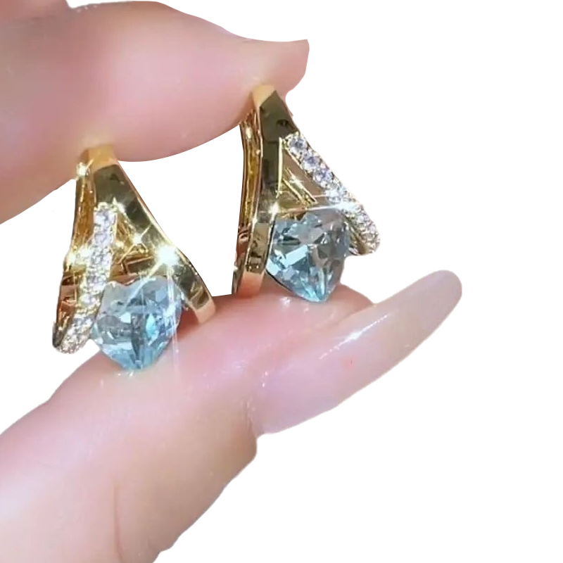 Elegantes pendientes de aro con colgante en forma de corazón en V